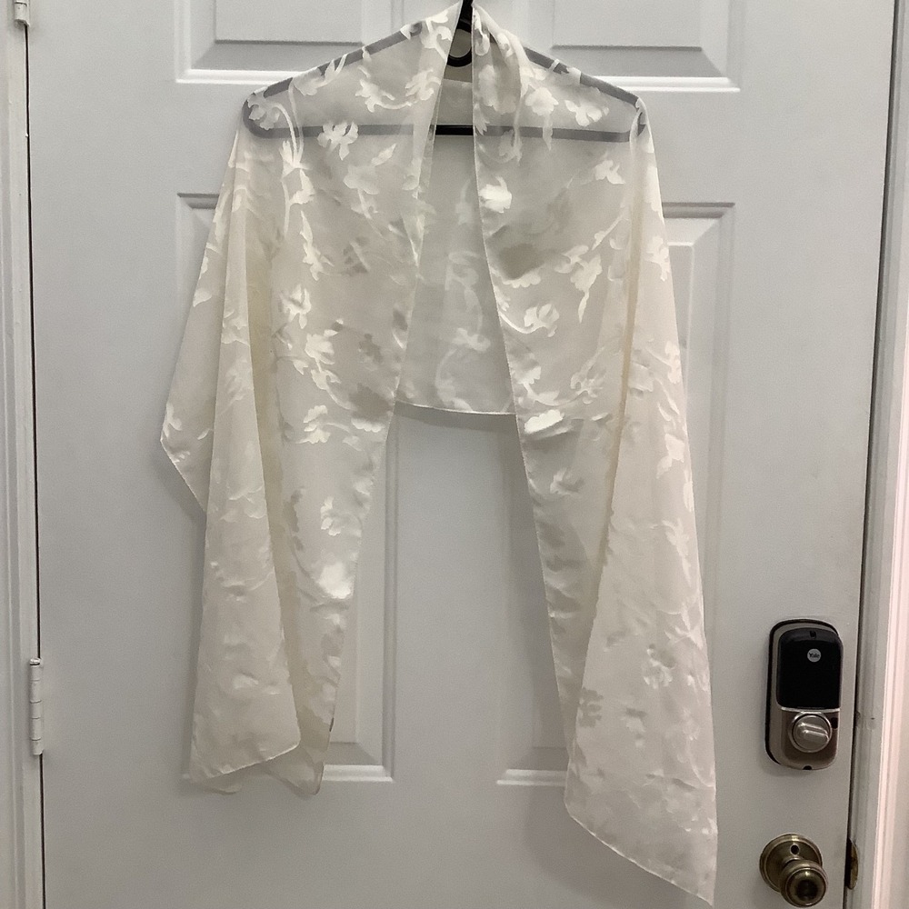 White Ivory Sheer Scarf w/ Floral Burnout‎ Pattern